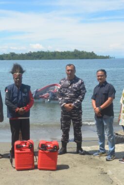 ​”Laut Jalan Hidup Kami”: Suku Wapoga Apresiasi Bantuan Transportasi Laut Presiden