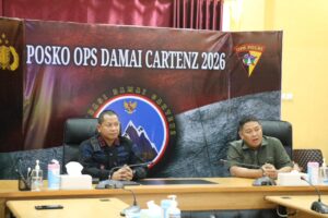 Turut hadir juga Dansatgas Amole 2026 AKBP Jandry Denny Sairlela, Wakil Satgas Humas ODC-2026 AKBP Andri Alam, para perwira Satgas Tindak, hingga personel dari Satgas Ops Damai Cartenz-2026 dan Satgas Ops Amole-2026.