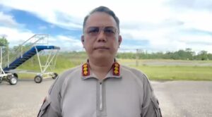 Kasatgas Humas Operasi Damai Cartenz 2026, Kombes Pol. Yusuf Sutejo, menyatakan bahwa ketiga tersangka diduga terlibat dalam sejumlah tindak pidana, termasuk pembakaran, pengerusakan, penganiayaan berat, dan pembunuhan.