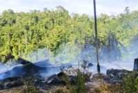 Kapolres Nabire, AKBP Samuel D. Tatiratu, S.I.K., turun langsung memimpin operasi evakuasi di medan yang penuh risiko