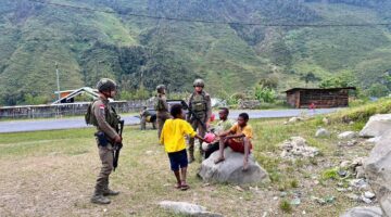 Aksi Humanis Satgas Damai Cartenz di Kulirik: Upaya Preventif Ciptakan Rasa Aman