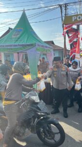Kapolda Papua Tengah Pimpin Aksi Sosial Pembagian Takjil.