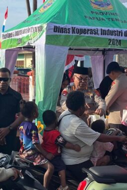 Perkuat Sinergitas, Polda Papua Tengah Rutin Bagikan Takjil ke Masyarakat Nabire