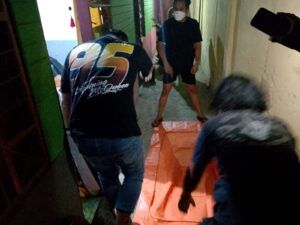  Polisi Olah TKP Penemuan Mayat di Indekos Jalan Surabaya Nabire.