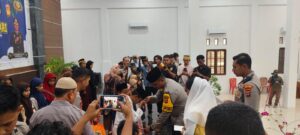 Kapolres Nabire Santuni Puluhan Anak Yatim.