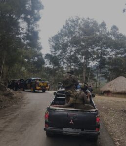 Satgas Damai Cartenz Beri Rasa Aman Melalui Patroli Persuasif