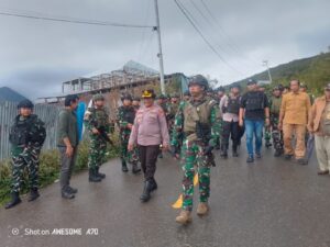 ​Aparat Gabungan TNI-Polri Lakukan Peninjauan Lapangan dan Perketat Pengamanan di Area Pembakaran.